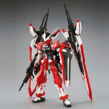 Bandai: MG 1/100 Gundam Astray Turn Red